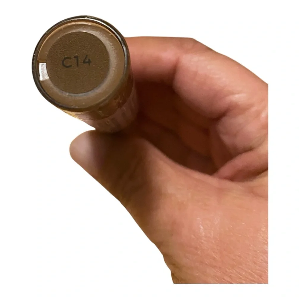 Revolution Conceal & Hydrate Concealer - C14